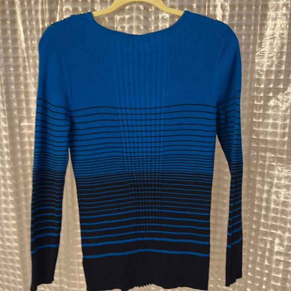 Stretchy sweater - Picture 3 of 5